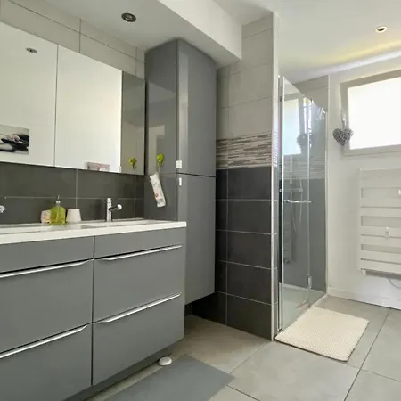 Maison Chaleureuse Avec Spa Et Jardin Privatif Hébergement de vacances *