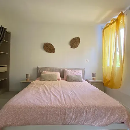 Casa de Férias Maison Chaleureuse Avec Spa Et Jardin Privatif Six-Fours-les-Plages