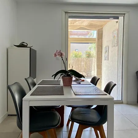 Casa de Férias Maison Chaleureuse Avec Spa Et Jardin Privatif *