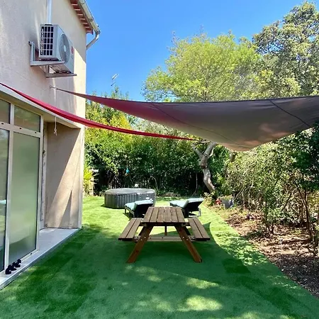 Maison Chaleureuse Avec Spa Et Jardin Privatif