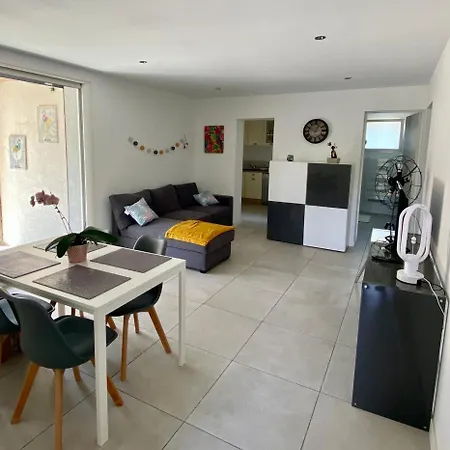 Maison Chaleureuse Avec Spa Et Jardin Privatif Casa de Férias