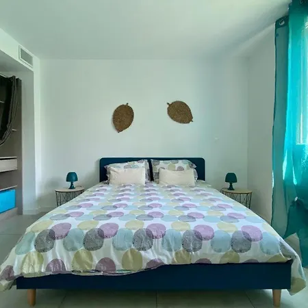 Casa de Férias Maison Chaleureuse Avec Spa Et Jardin Privatif Six-Fours-les-Plages